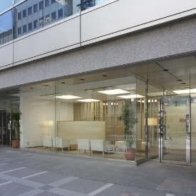 ビーウィズ株式会社の札幌第一センターが入るビルのエントランス