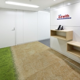 ビーウィズ株式会社の札幌第二センターのエントランス