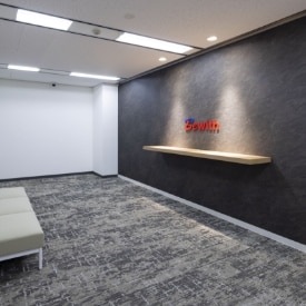 ビーウィズ株式会社の横浜第四センターのエントランス