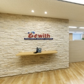 ビーウィズ株式会社の大阪第二センターのエントランス