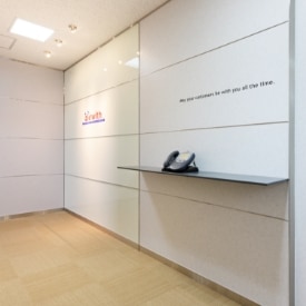 ビーウィズ株式会社の和歌山センターのエントランス