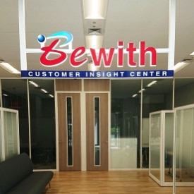 ビーウィズ株式会社の福岡第二センターのエントランス